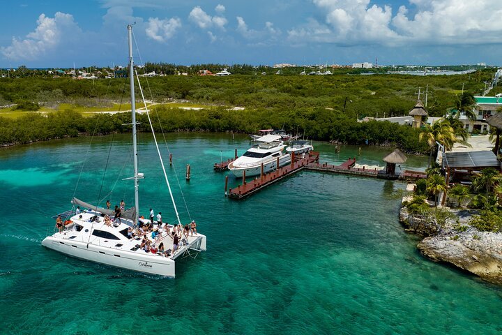 Isla Mujeres Catamarán