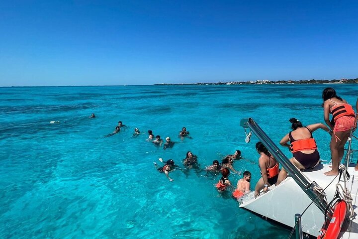 Isla Mujeres Catamarán